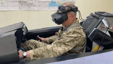 VR Headset Used To Train Ukranian Pilots To Fly F-16s الواقع الافتراضي VR